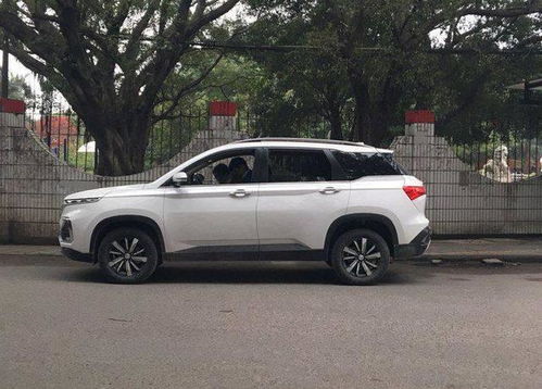  街头偶遇实拍宝骏530,外观比路虎还霸气,7.2万起吉利哈弗危险了