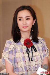  杨幂代言捞金变身清纯萌系少女