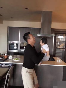  大s半岁儿子近照曝光白胖结实又爱笑