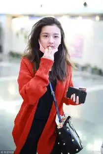  宋祖儿淡妆散发赶飞机爽朗大笑秒变表情包