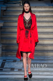  高冷女皇的新衣julienmacdonald2015秋冬女装秀,海报网带你回顾2015秋冬伦敦时装周