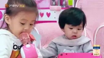  边唱歌边跳舞