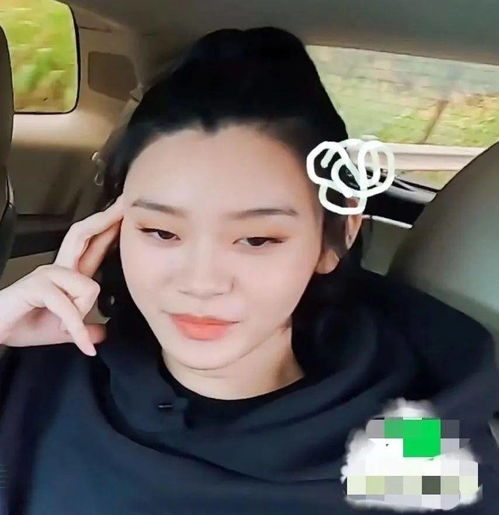  何猷君作秀凹甜蜜,奚梦瑶嫌弃到头转一边懒得看,表情充满无语