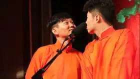  周九良吐槽师兄弟抠门,给张云雷刷礼物被忽略,小表情委屈极了