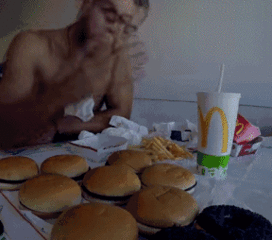  作死肌肉男挑战一个月只吃垃圾食品,结果会怎么样
