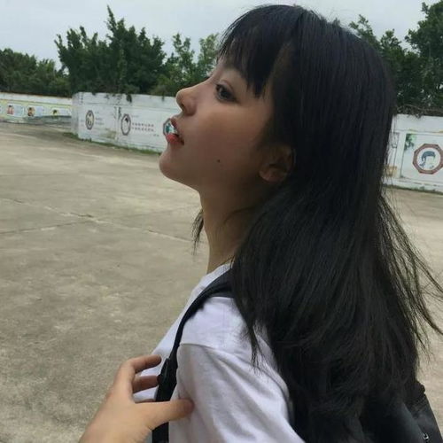  小姐姐头像大概是我太过于主动,才会让你觉得我非你不可