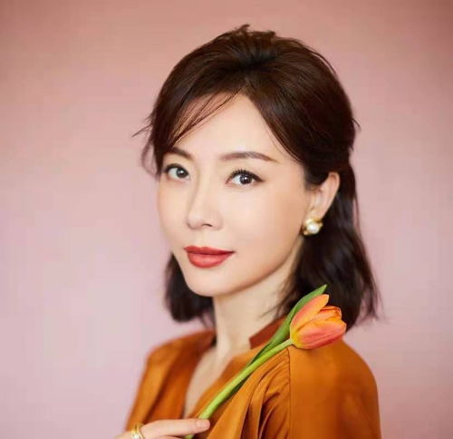  结婚10年无子,陈数对老公一如当初,赵胤胤却和美女穿同款被拍