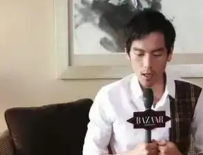  看到彭于晏与胡歌两大帅哥的这两张照片,原谅我不厚道的笑了