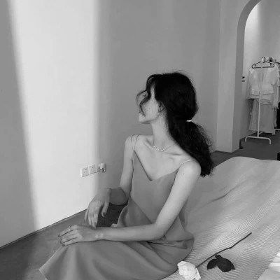  女生头像黑白图片2023最火爆