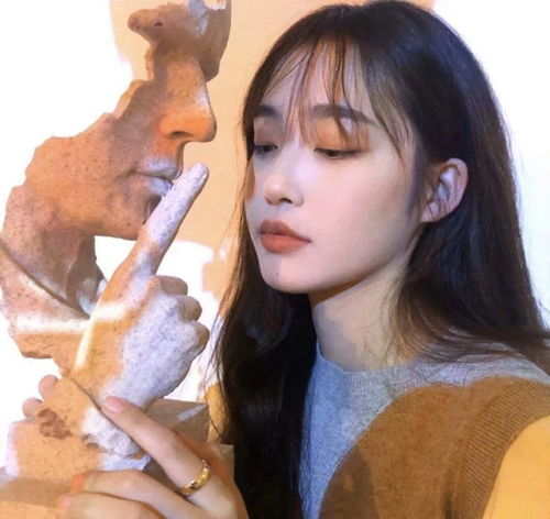 当头像的女图片短句