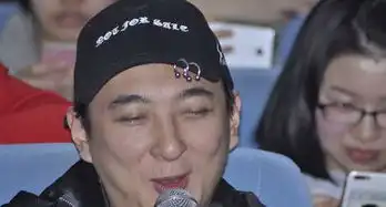  王思聪现身绑架者点映开心互动表情迷醉
