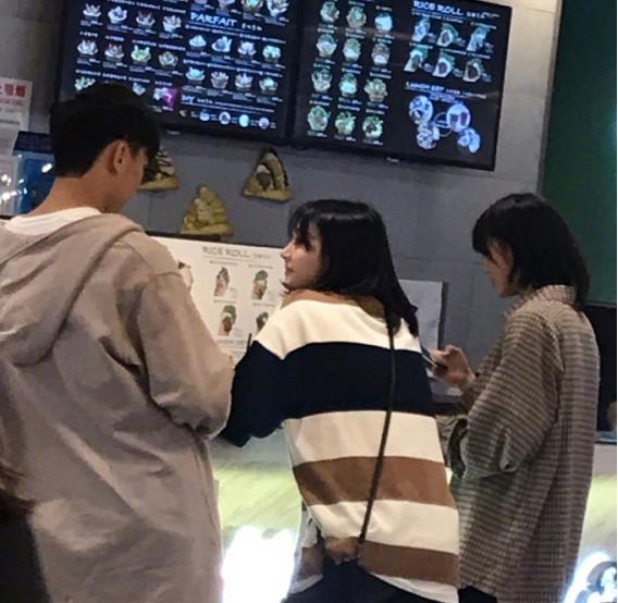  郑爽替身妍妍正面曝光背影一模一样,正脸却一点都不像