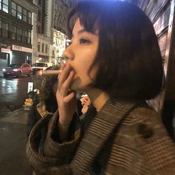  短发女生