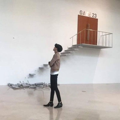  很难看出是情侣头像被忽略的一个边缘人
