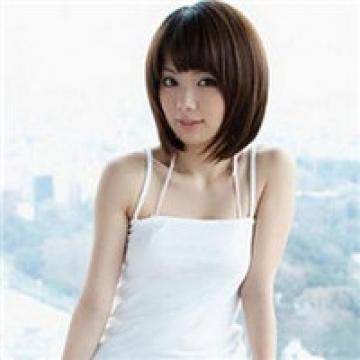  穿吊带的女生
