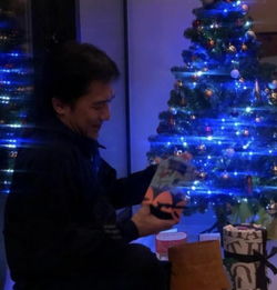  梁朝伟情人节罕见晒与刘嘉玲恩爱照,网友画面也太浪漫了吧