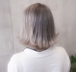  2019年短发女生发型发色参考