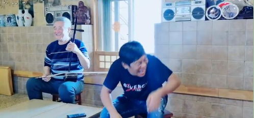  赵本山农村炕头拉二胡,女儿球球惊喜现身,宋小宝再现咖妃表情包