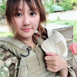  吃鸡小迷妹lol小苍新春军营实战操作