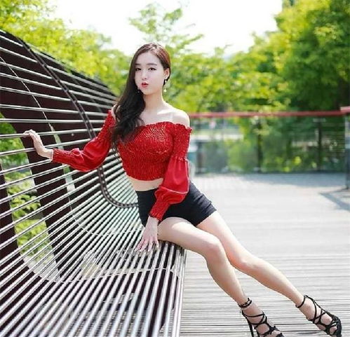  小美女紧身牛仔裤,时尚好看显身材,稳赚回头率