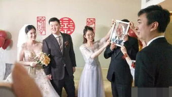  王思聪再做伴郎,与伴娘握手表情娇羞,细心弯腰和奶奶聊天乖巧可爱