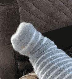 抖腿的表情包gif
