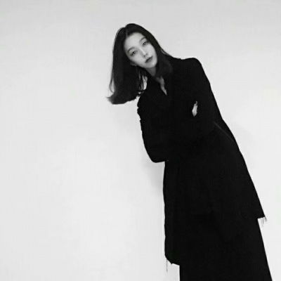  女生头像黑白高冷霸气超拽孤独女生头像