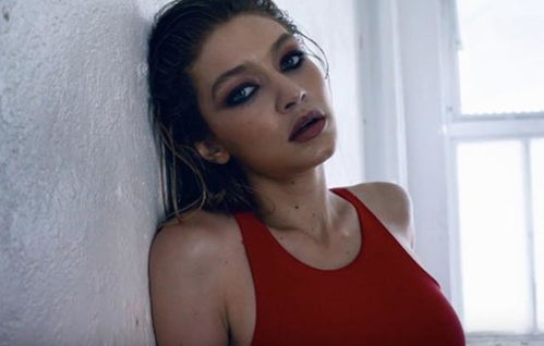  错过维密的性感女神gigihadid,演绎鼻血乱喷lovemagazine圣诞特辑