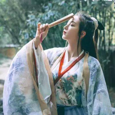 古风女生冷艳霸气头像你用一纸画笔,惊艳吾之须臾