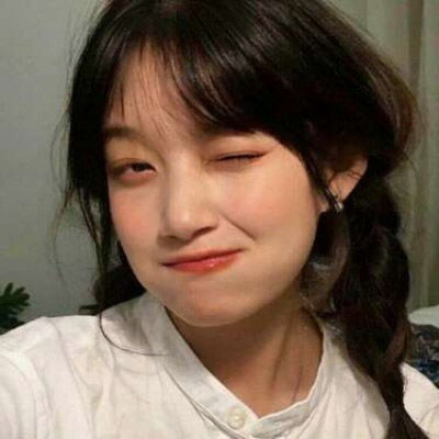 2019年女生头像印堂