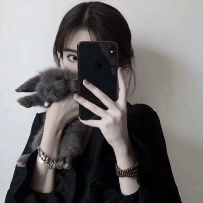  手拿手机拍照挡脸女生头像,可爱女生手遮脸