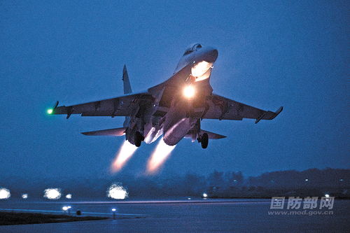 奋飞在子夜直击空军航空兵某团飞行训练