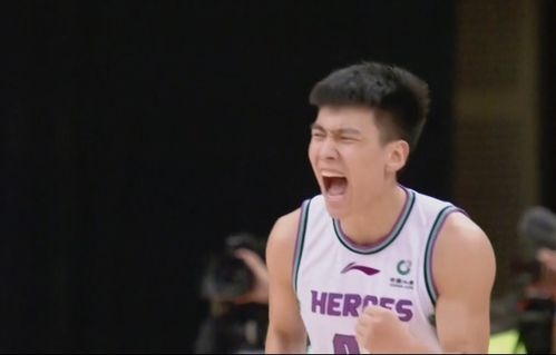  7投1中4犯难怪巩晓彬弃用他,杜锋更高明,赵睿威姆斯各带一阵