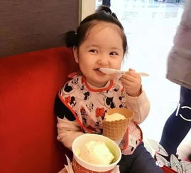  这个两岁的小宝宝也太萌了吧,谢飞机表情包届扛把子地位不保啦
