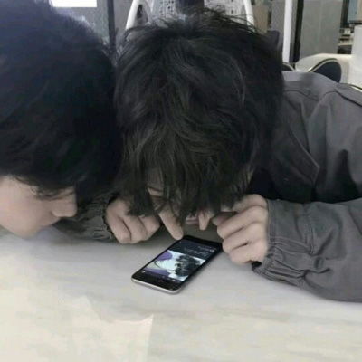  男生闺蜜头像一左一右两人帅气兄弟头像一对两张