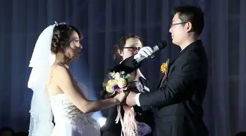 婚礼上新娘的前男友突然出现,一首歌唱哭全场,新郎全程面无表情