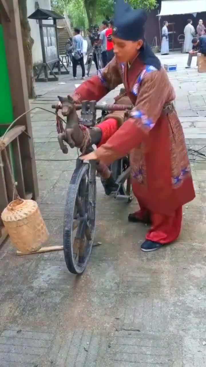  拍戏现场,独一无二最牛的车,这车好节能有环保