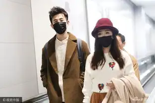  娄艺潇与鲜肉男友合体亮相机场遭虹桥一姐集邮