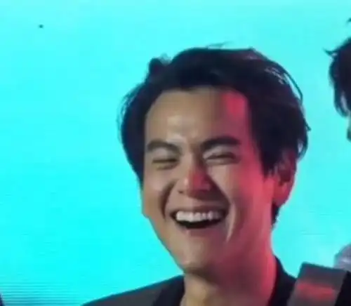 彭于晏笑成憨憨表情管理离家出走男神形象破灭
