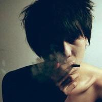  坚强到你心疼意境唯美的伤感男生头像