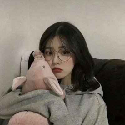  网易云热评给同桌女生听我爱的歌,她直言很难听,我很难过没想到她...