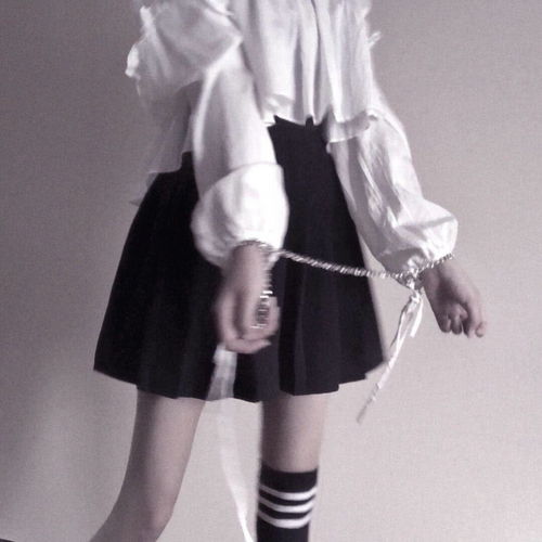  不露脸真人女生头像新年文案