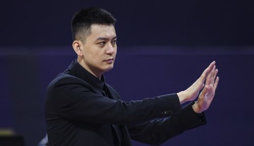 cba顶流杨鸣再度贡献表情包夺赛点乐开花被看好横扫广东