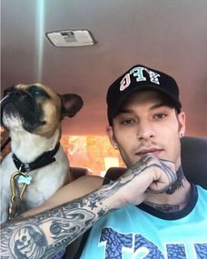  布兰妮makeme原版mv终于释出了,里面的男主我可以