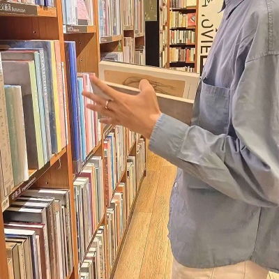  笑只是个表情,与快乐无关.