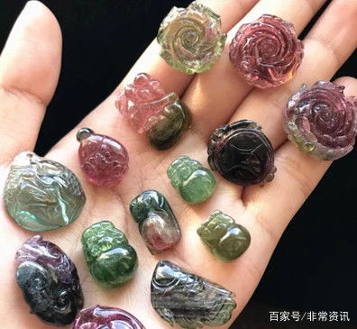  搭配一件碧玺做夏日最耀眼的女神