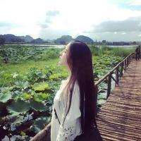  qq头像女生萌萌哒侧脸拿手机