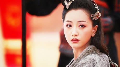  同是女二,曹曦文被喷得很惨,热巴讨人喜欢,杨蓉秒杀女主玩家