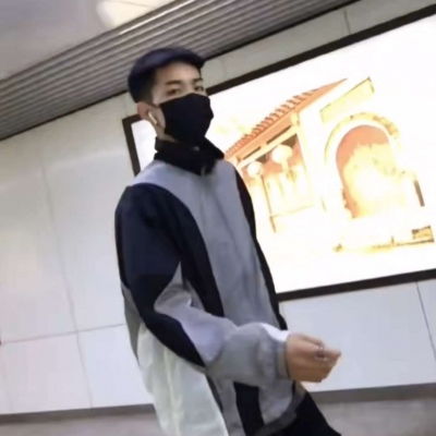  笑只是个表情,与快乐无关.