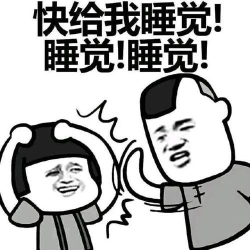  开心笑话没事在公园里面溜达,发现2个小屁孩在吵架